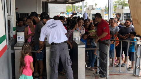 Visita del candidato demócrata provoca caos en el puente internacional