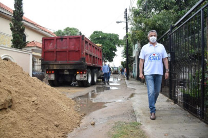 Pone en marcha Chucho Nader la pavimentación de más calles