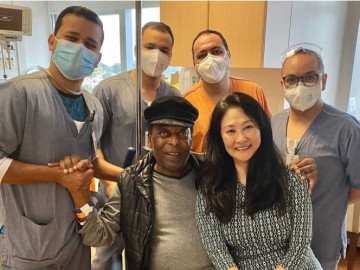 ‘O’Rei’ Pelé sale del hospital; seguirá tratamiento de quimioterapia