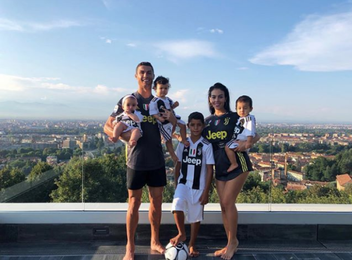 Familia de Cristiano Ronaldo se pone la bianconeri