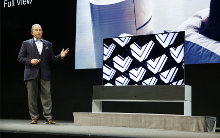LG presenta la primera televisión enrollable