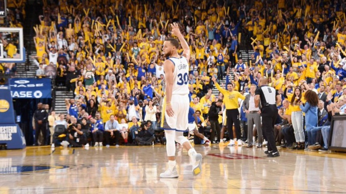 Warriors aplasta 126-85 a Rockets y se pone 2-1 en final Oeste de la NBA