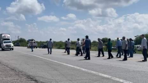 Vuelven los bloqueos de sorgueros en la carretera Matamoros-Victoria