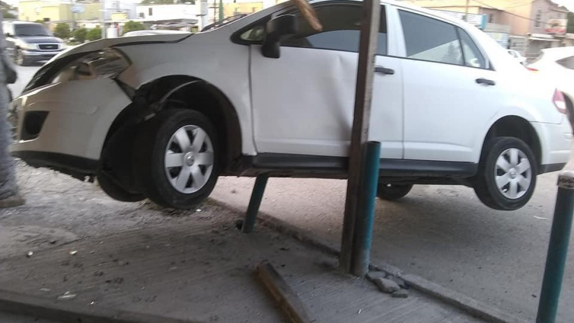 Choque mañanero deja daños materiales en Matamoros