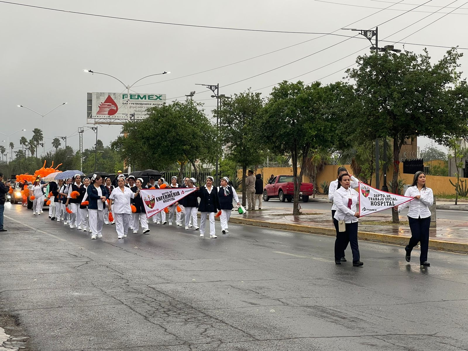 Desfilan para conmemorar 86 aniversario de la Expropiación Petrolera
