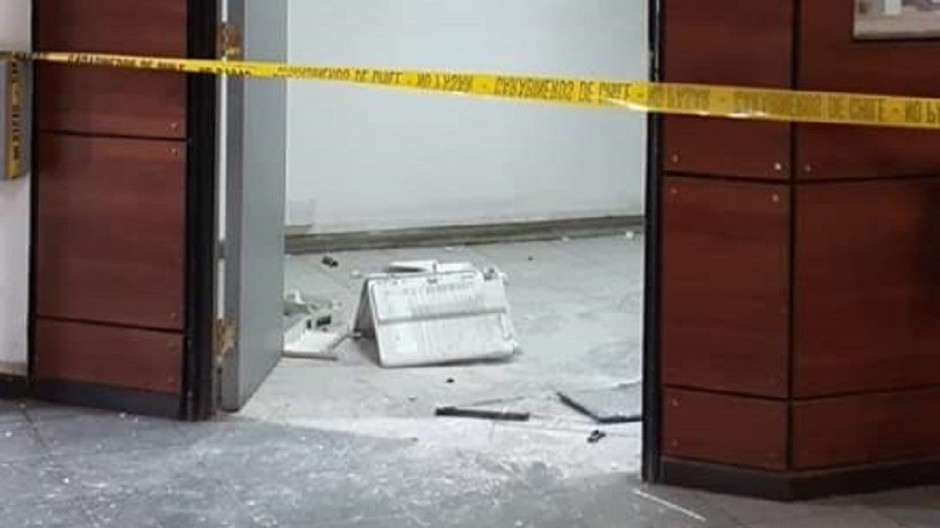 Al menos 5 funcionarios lesionados tras explosión de paquete bomba en Chile