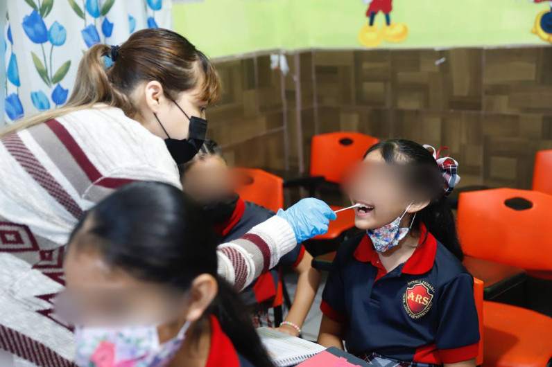 Acerca Gobierno Municipal atención médica gratuita a estudiantes de Colonia La Fe