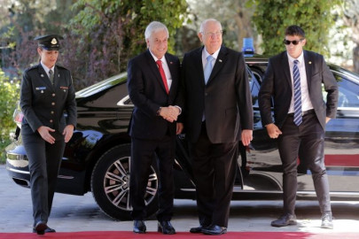 Piñera expresa a su homólogo israelí deseo de paz con los palestinos  