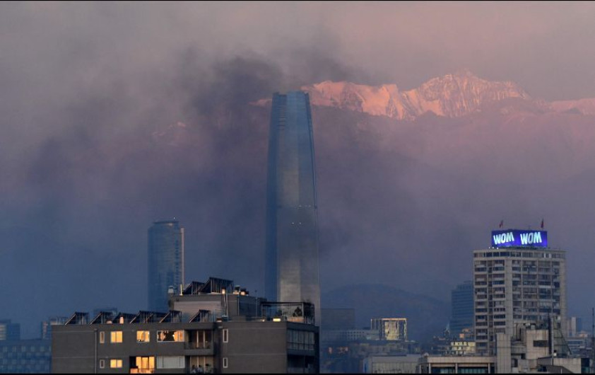 Se incendia edificio emblemático de Chile