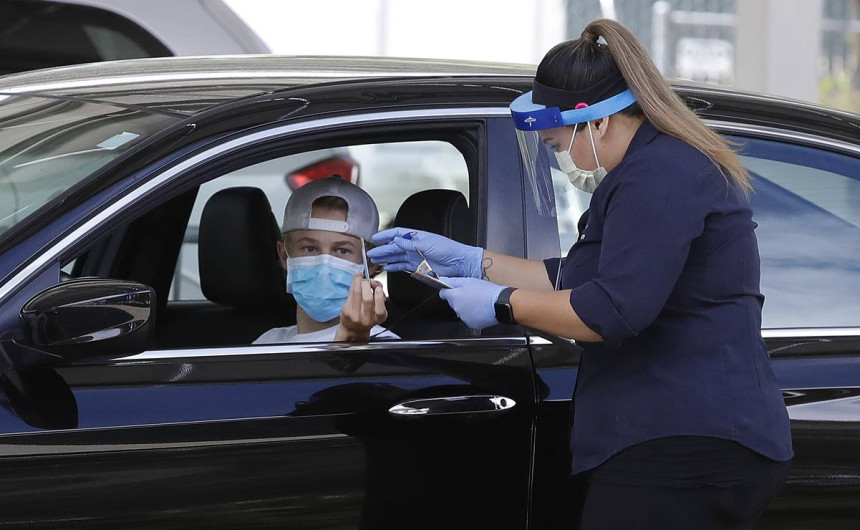 California supera un millón de casos de COVID-19 