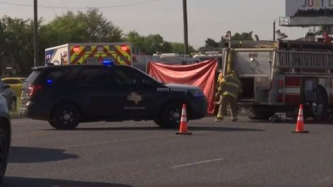 Un muerto deja aparatoso choque de camión 