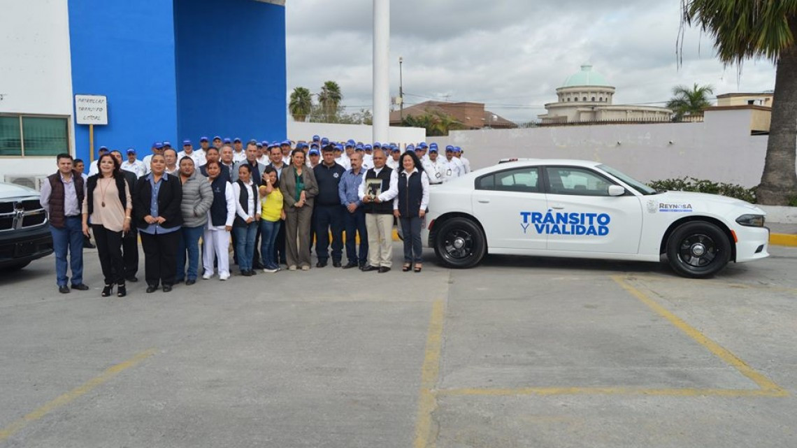 Ayuntamiento felicita a policías en su día