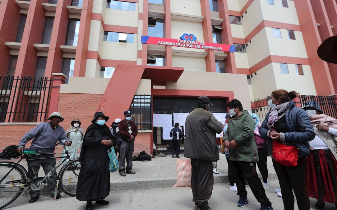 Exigen justicia por muerte de jóvenes en universidad de Bolivia