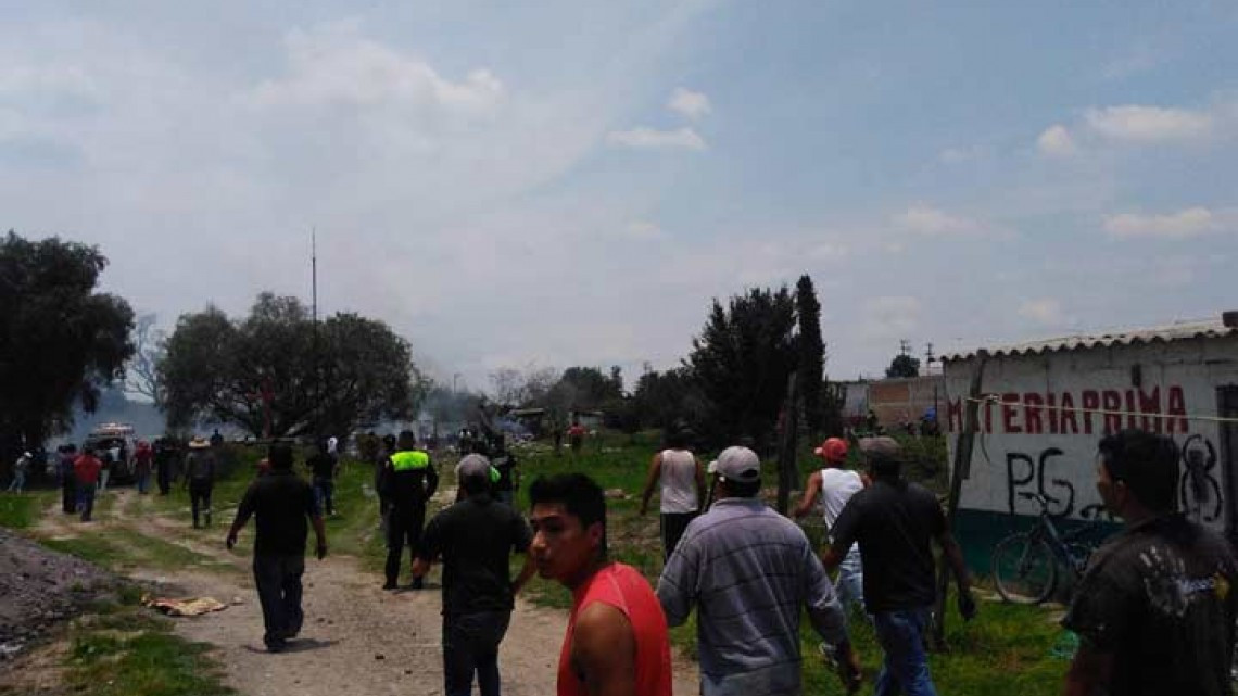 Por lo menos dos muertos tras explosión en Tultepec