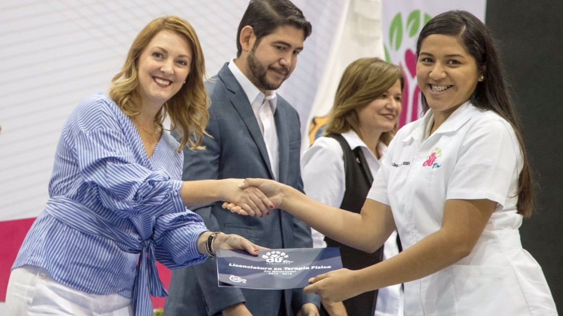 Se gradúa generación #14 de la Licenciatura en Terapia Física