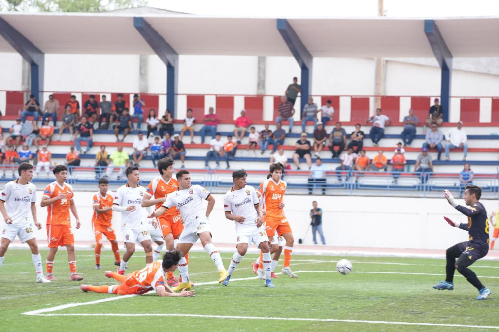 Ventaja para Correcaminos en la final de ida de la liga premier