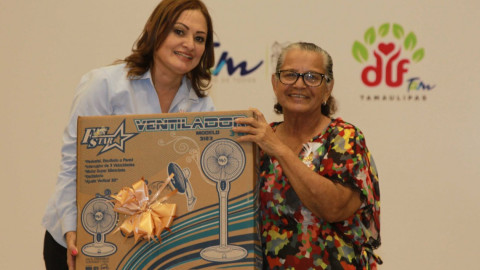 Abuelitos festejan Día del Padre y Madre