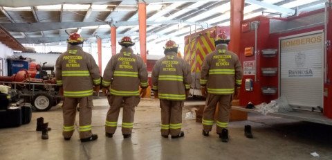 Recibe Protección Civil y Bomberos equipo e insumos 