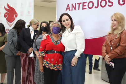 Más apoyos a quienes más lo necesitan; realiza gobierno municipal entrega de lentes