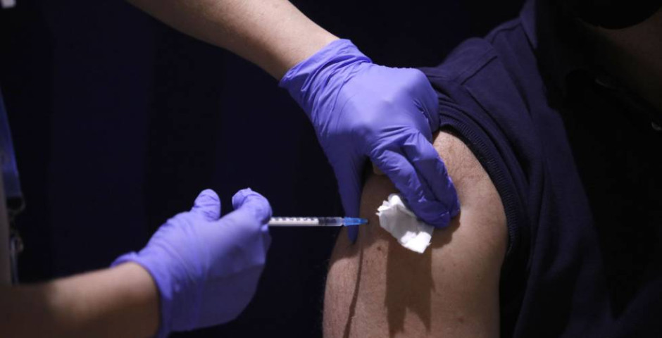 La EMA aprueba uso de vacuna Pfizer/BioNTech en adolescentes de 12 a 15 años en la UE