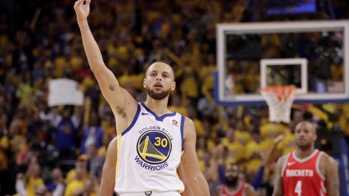 Warriors aplasta 126-85 a Rockets y se pone 2-1 en final Oeste de la NBA