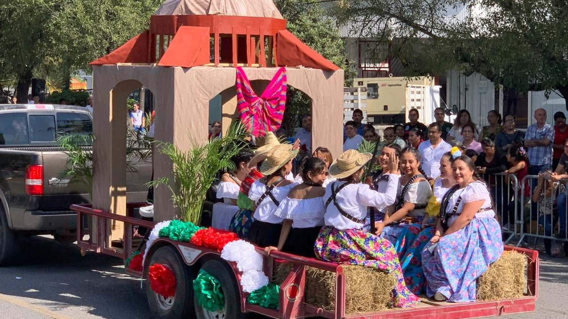 Con saldo blanco se desarrolla desfile del 20 de noviembre en Victoria