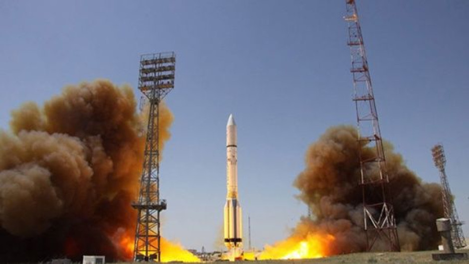Rusia lanza con éxito cohete Protón-M con satélite militar