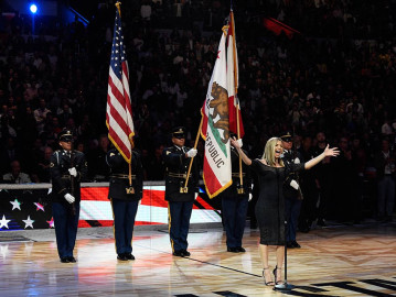 Fergie crea polémica interpretando el Himno de EU