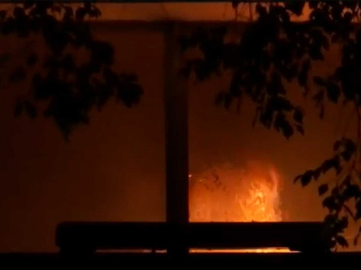 Incendian estación de policía durante marcha de mujeres; Sheinbaum responde