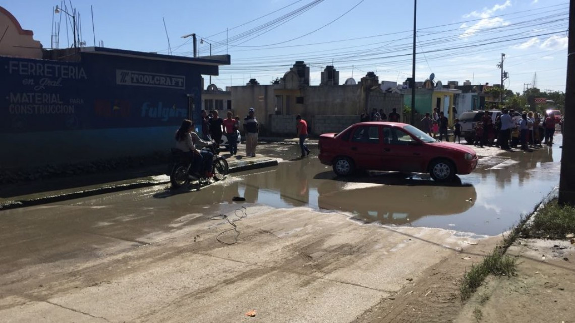 Exigen colonos solución a problema de aguas negras