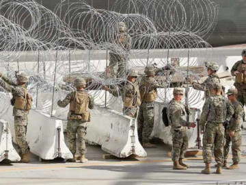 El muro de púas que protege la frontera Tijuana-California