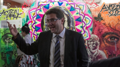 Renuncia al PRD Armando Ríos Piter