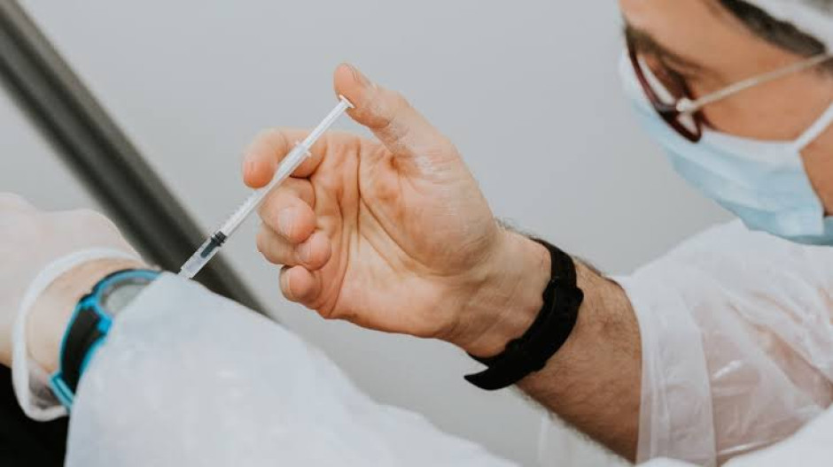 CDMX vacunará contra covid a adultos mayores presos y en situación de calle