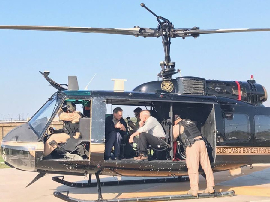 Secretario de seguridad de EU sobrevuela la frontera tamaulipeca