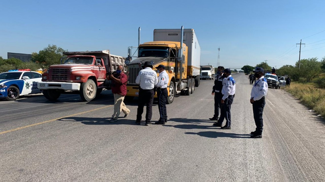 Colonos bloquean carretera Rumbo Nuevo por falta de agua potable