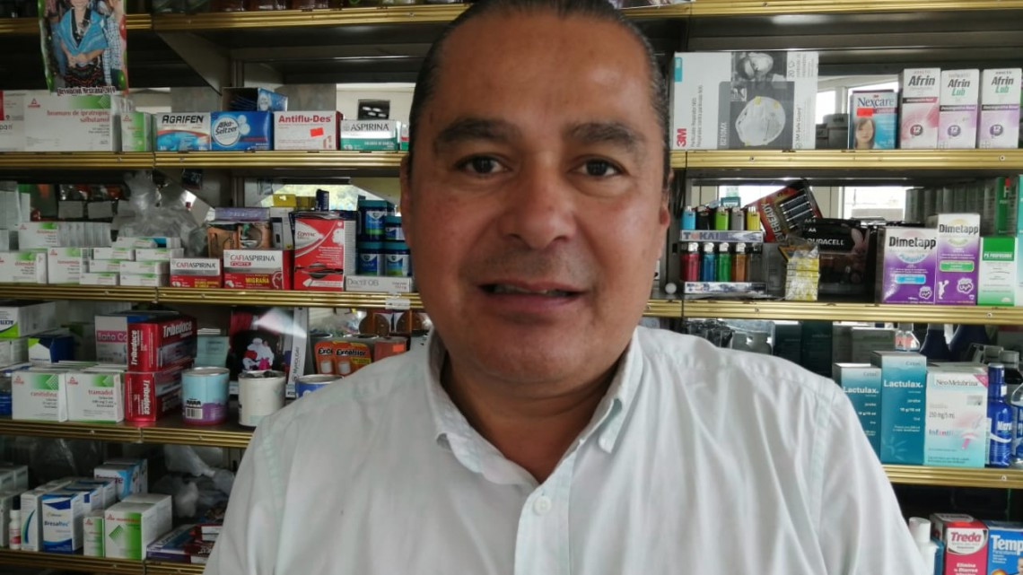 Farmacéuticos no pueden conseguir cubre bocas y gel anti-bacterial