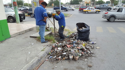 Retiran de alcantarillados 5 toneladas de basura