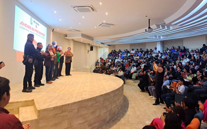 Estudiantes y docentes universitarios reciben pláticas preventivas de la Guardia Estatal