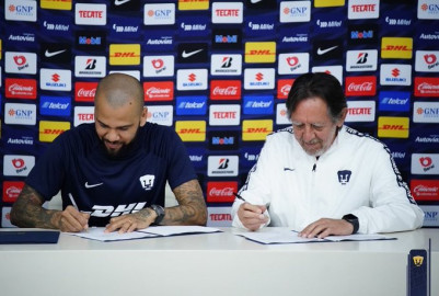 Dani Alves firma contrato y es presentado como nuevo jugador de Pumas