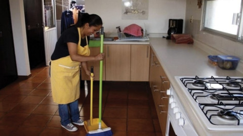 Trabajadoras del hogar no podrán tener sueldo menor a dos salarios mínimos