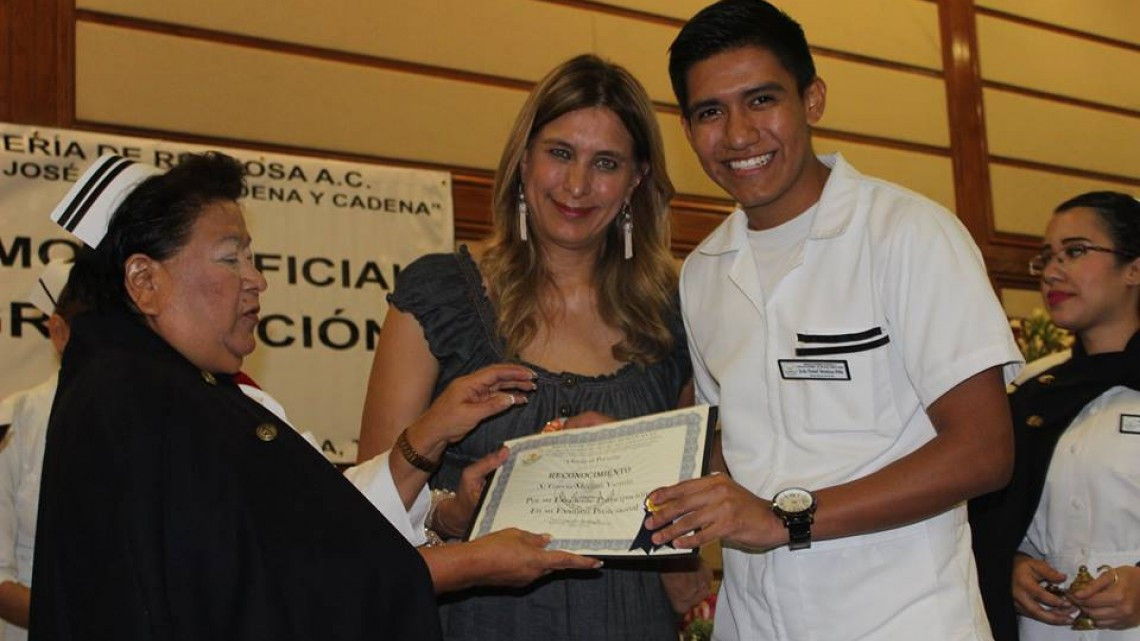 Maki felicita a graduados de escuela de Enfermería Dr. José Ángel Cadena y Cadena