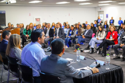 Apoya Presidente Carlos Peña Ortiz iniciativa "Choices" de Corning México en Reynosa 