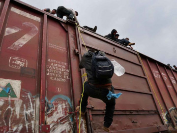 Migrante muere arrollado por tren en Coahuila