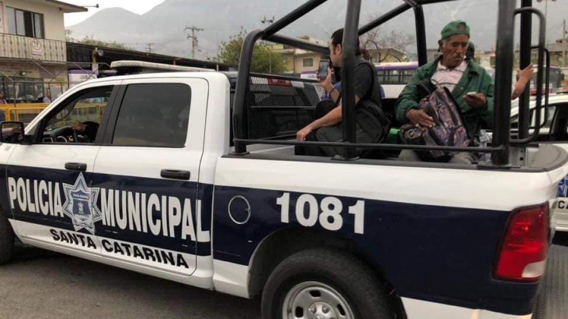 Paro de transporte público afecta Monterrey