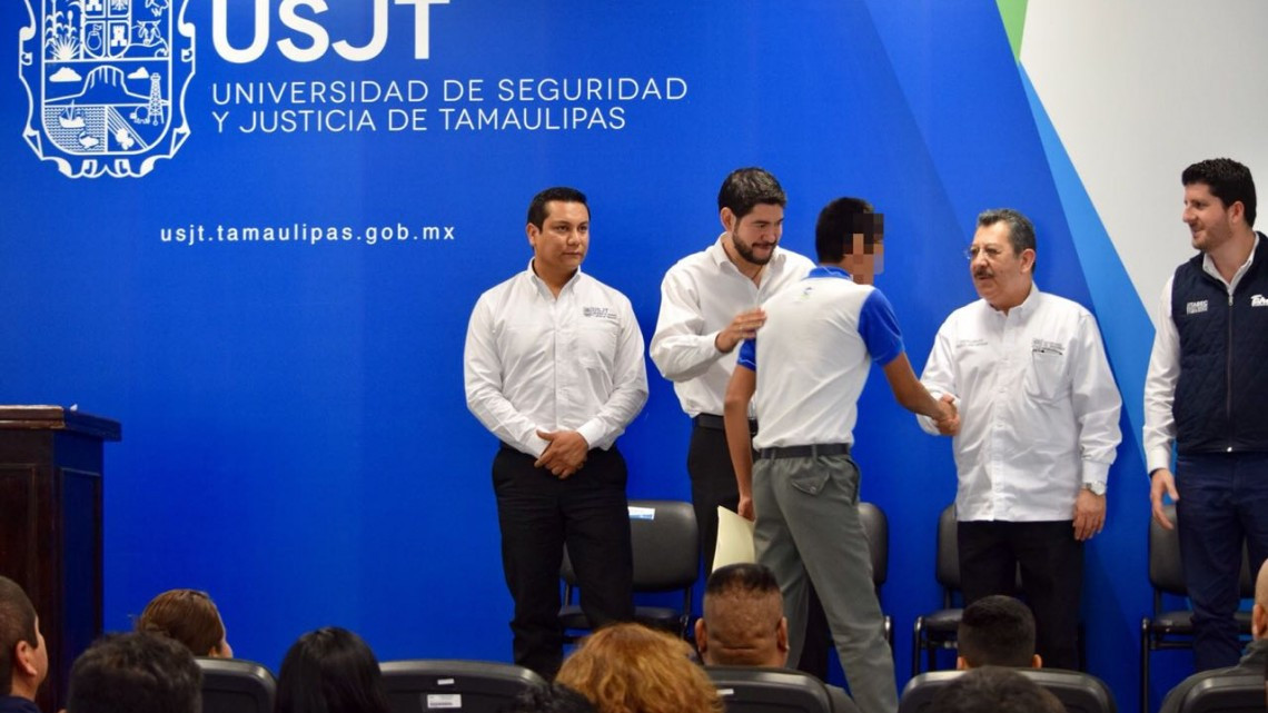 Hijos de Policías Estatales reciben 2do pago de becas