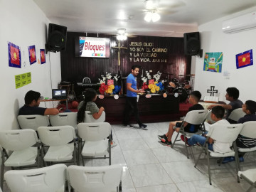 Escuela bíblica de vacaciones en la casa hogar