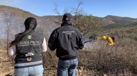 Continúan combatiendo dos incendios activos en Baja California