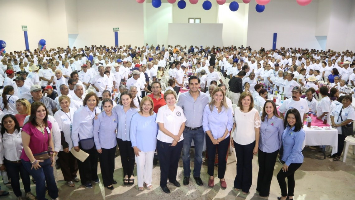 Celebra Maki a abuelitos en su día