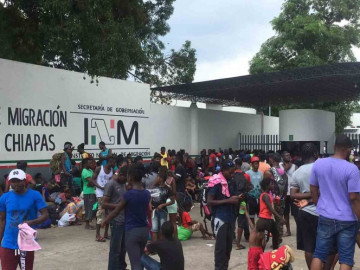 Más de mil migrantes extracontinentales se quedan en Tapachula