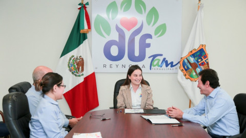 Convenio entre farmacias López y La Salud y DIF es firmado